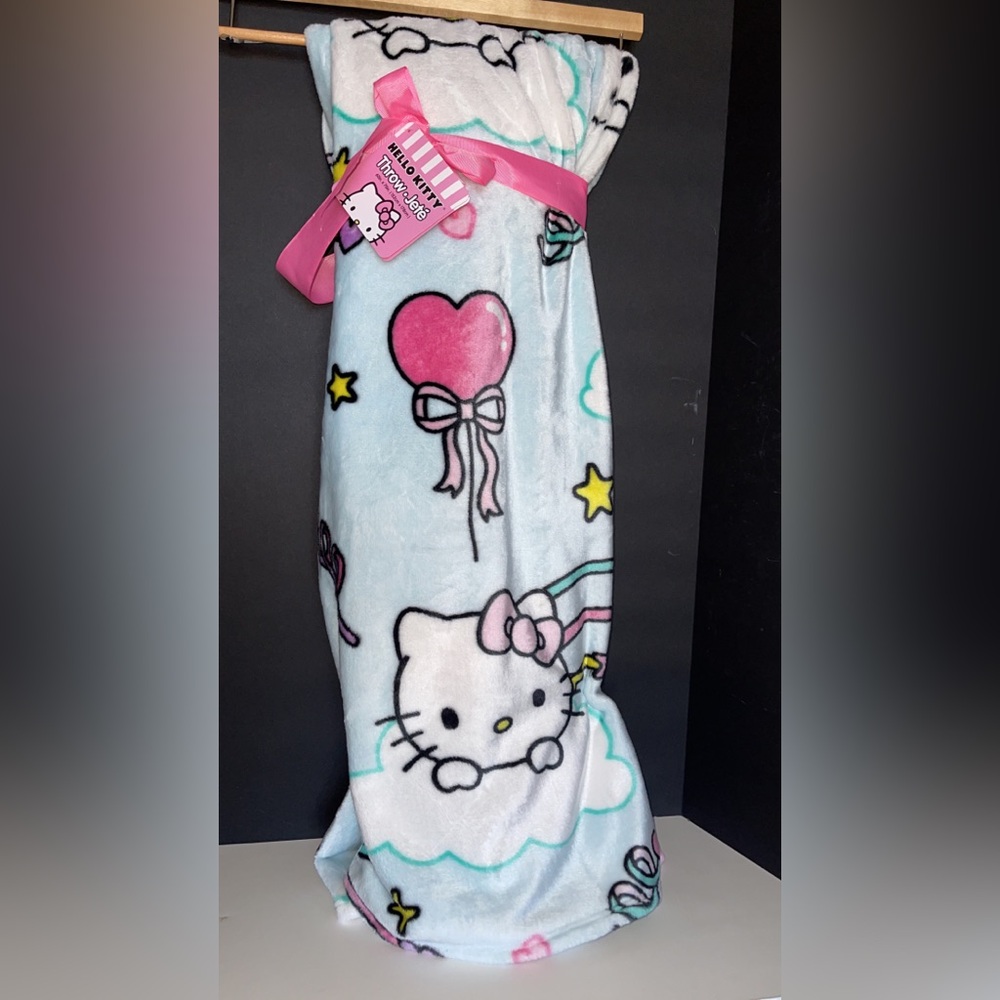 Hello Kitty Balloon Heart Blanket - Pink and Blue with Heart Design
